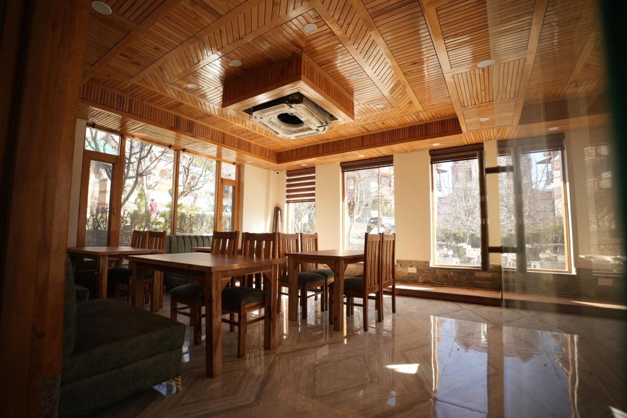 Wooden Castle And 3* Manali (Himachal Pradesh)