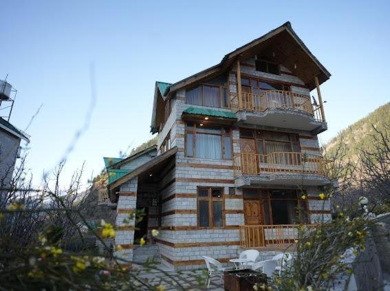 Wooden Castle And Manali (Himachal Pradesh)